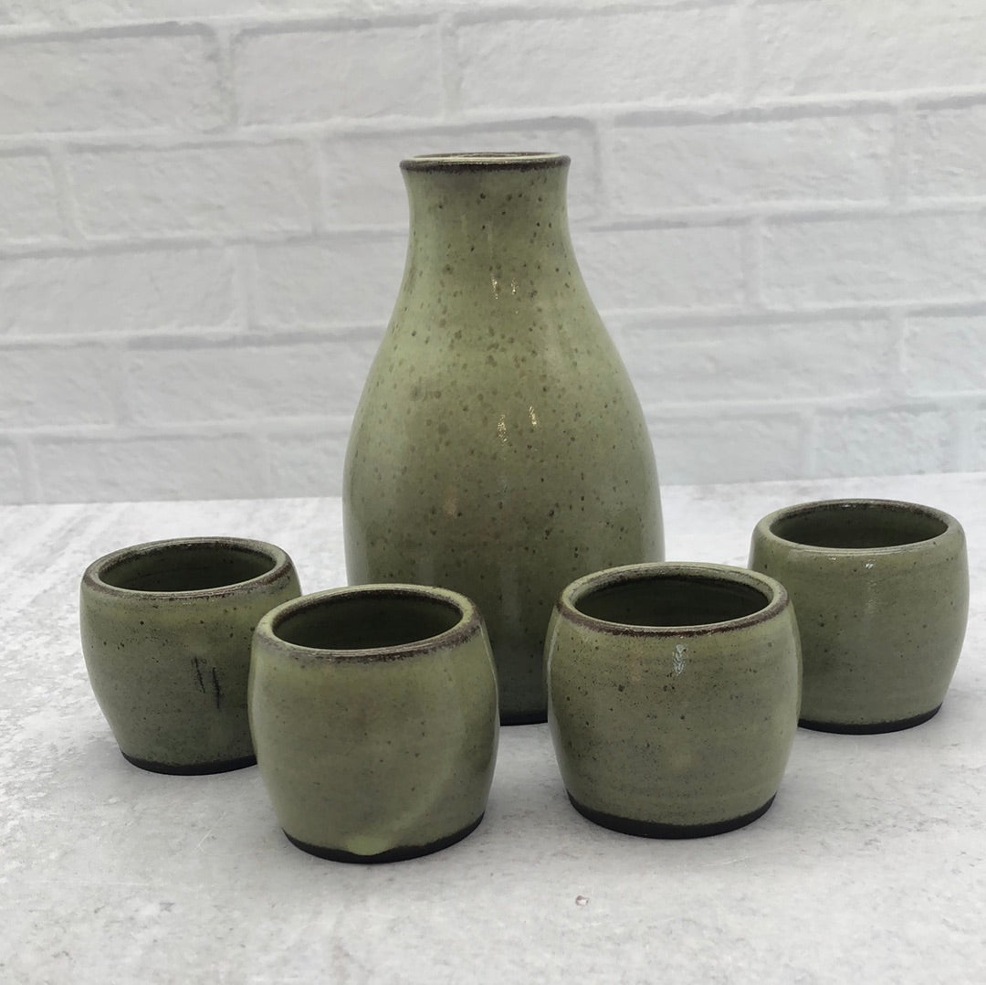 Sake set in Yellow Green